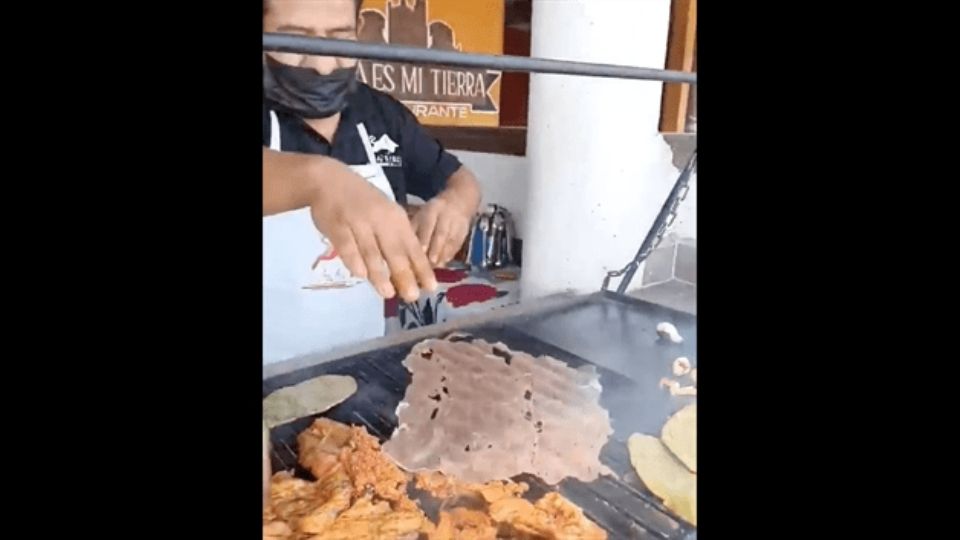 En la grabación, el camarógrafo habla sobre la carne puesta en el asador, hablando también sobre la sequía en el norte del país.