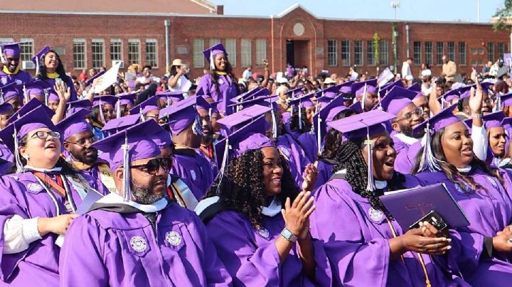 Sin avisar, un donante anónimo paga la deuda de 100 universitarios de Texas