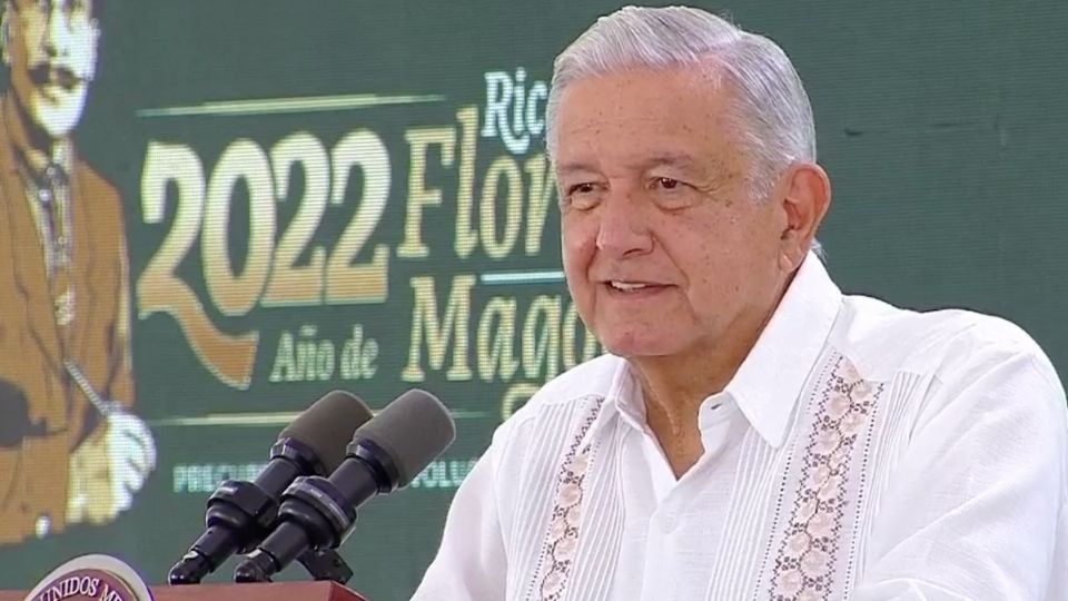 Durante la mañanera de hoy, AMLO aseguró que 'mucho ayuda el que no estorba' en referencia a la alianza PRI-PAN-PRD opositora