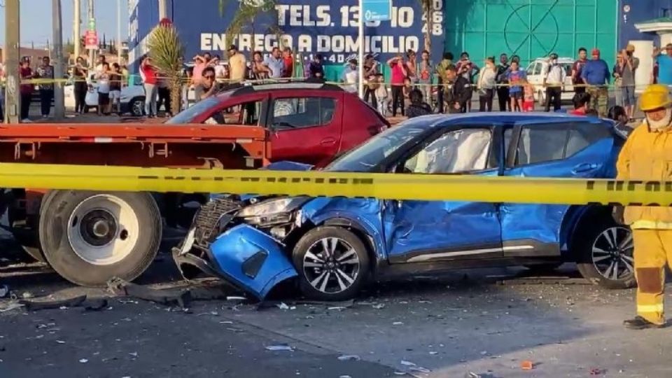 Debido a la construcción de un libramiento en la capital, las pesadas unidades circulan por esta vialidad, causando accidentes como este.