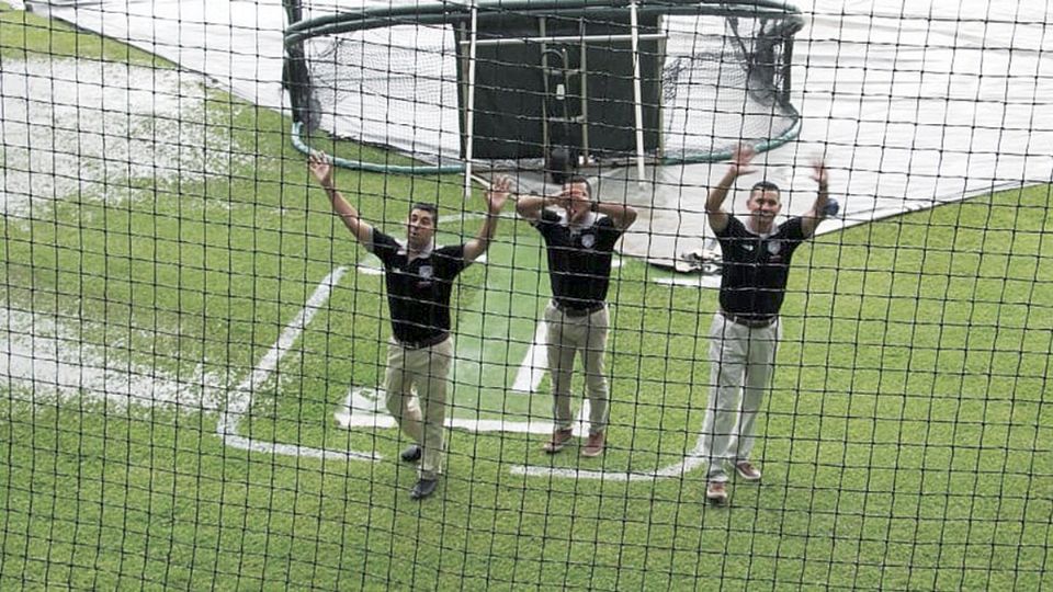 Una tormenta cayó en el Estadio Centenario que evitó se jugará el choque entre los líderes de la zona sur, Olmecas y el de la norte, Tecolotes