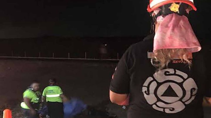 En Nuevo León vuelca camioneta con migrantes salvadoreños; 3 muertos en el percance