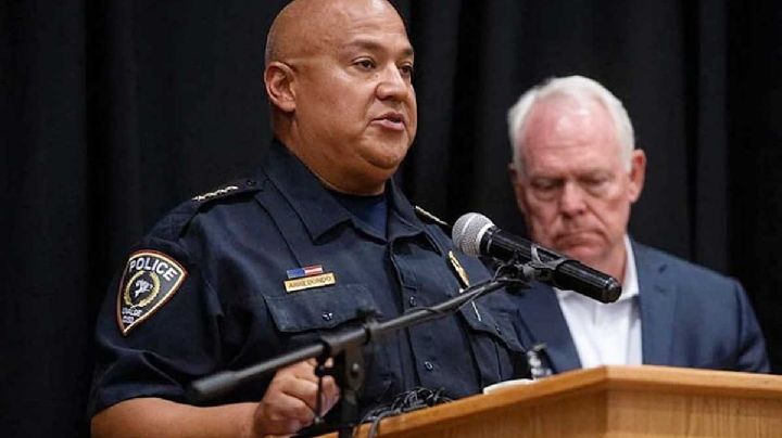 Jefe de policía de Uvalde protegió a sus policías más que a los niños: lo retiran del cargo