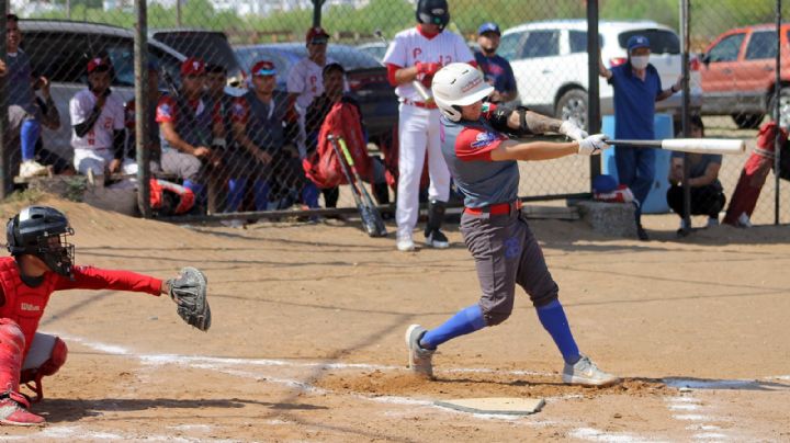 Baja Deportivo Peña a Astros en la Liga de Beisbol Intermedia