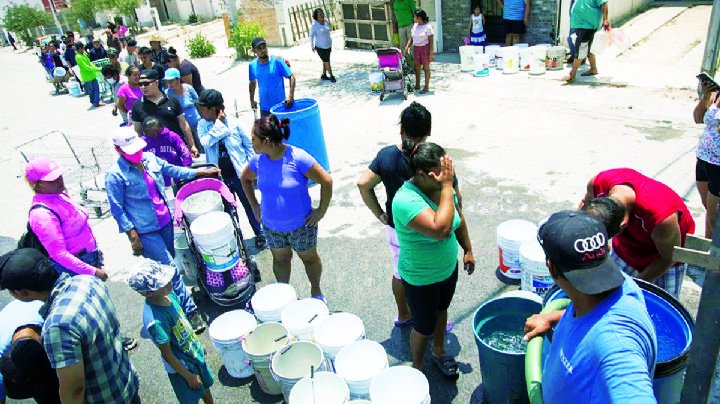 Crece solidaridad; llevarán pipas con agua a Nvo. León