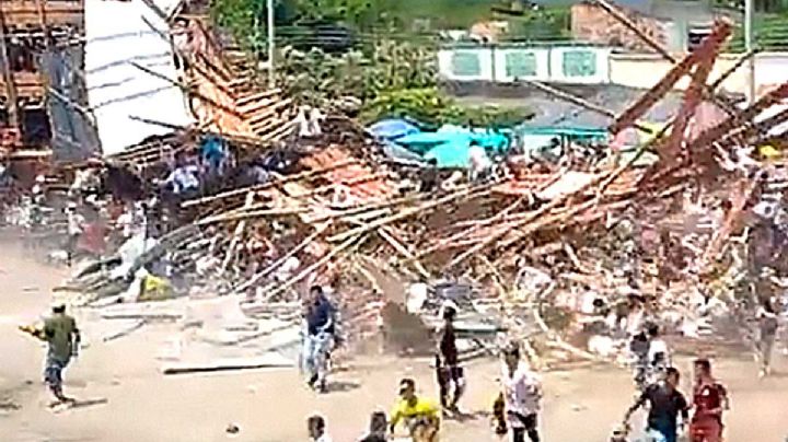 VIDEO: Se desploman gradas de Plaza de Toros atestadas de aficionados: mueren 4 y cientos de heridos