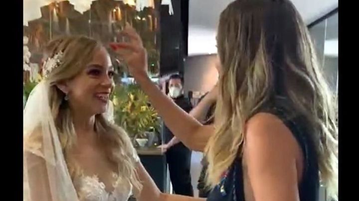 VIDEO: Belinda da bendición a novia regia antes de su show en Machaca Fest
