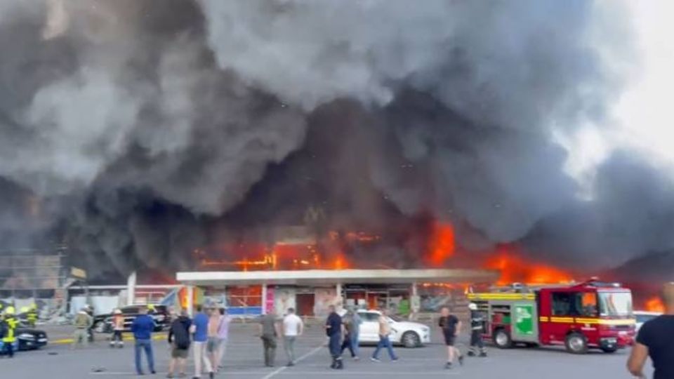 El presidente ucraniano condenó el ataque al centro comercial, el cual era de nulo interés militar y auguró una gran cifra de víctimas en el infame bombardeo