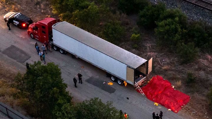 Bomberos de San Antonio vieron "montones de cadáveres" al abrir el remolque del camión
