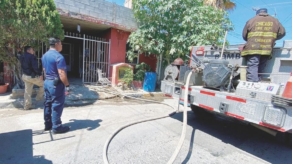 El fuego fue rápidamente controlado por los bomberos.