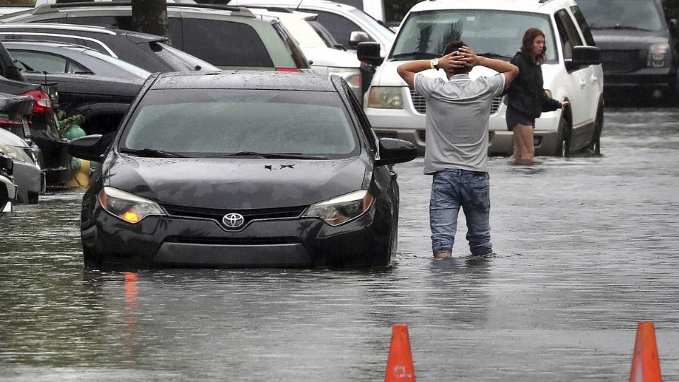 El sur de Florida sufrió inundaciones debido a la lluvia intensa y el viento de sábado