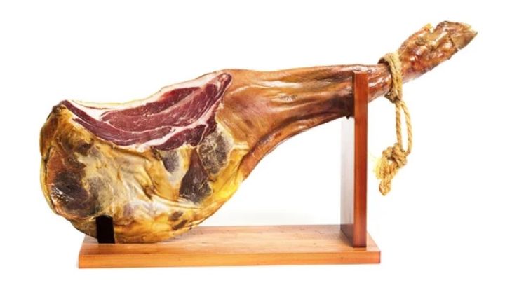 ¡Suertudote! Mesero se salva de recibir balazos gracias a una pierna de jamón serrano