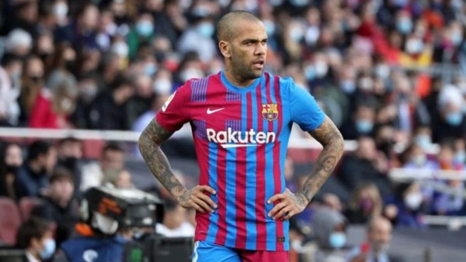 El equipo de la universidad habría lanzado una propuesta formal al histórico ex jugador del Barcelona, pero hasta el momento no hay respuestas de Alves.