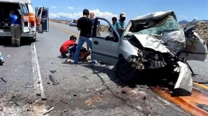 Suman 6 muertos por brutal choque en carretera a Monclova; niña de 5 años fallece en ambulancia