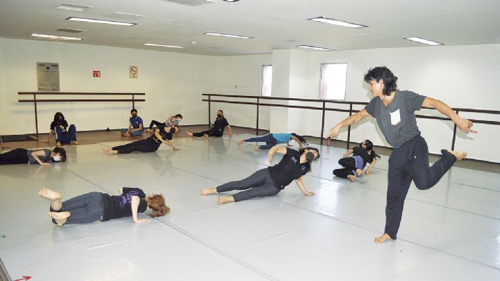 Ofrece Donaldo Burgoa curso de danza contemporánea