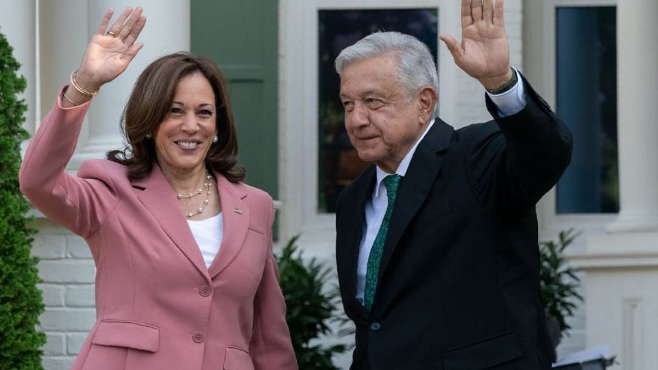 El presidente mexicano dijo sentirse contento por el nuevo encuentro con la vicepresidenta