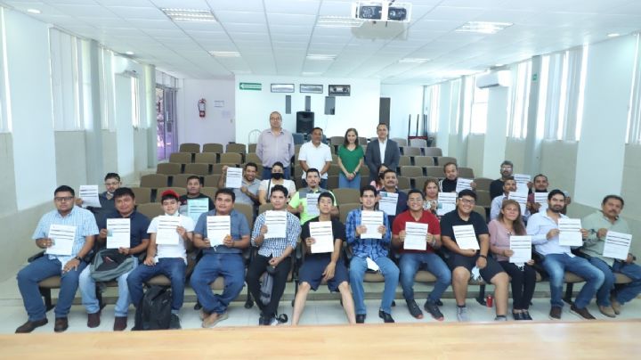 Se certifican 44 personas en programa de capacitación industrial industrial de STPS
