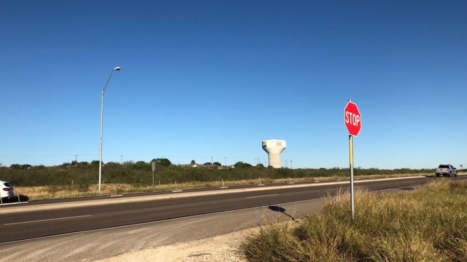 Otra muerte más en el libramiento Cuatro Vientos, la noche de este viernes, un militar foráeno en motocicleta, fue chocado por una vagoneta GHMC Acadia, en un punto sumamente oscuro y confuso para circular.