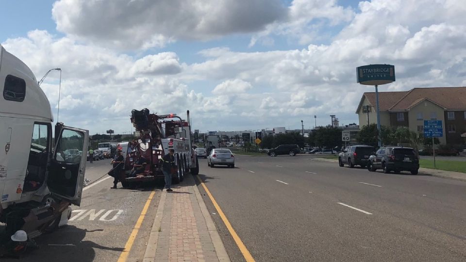 En el crucero de Bob Bullock  y Jacaman se registró el accidente que dejó a un joven herido de gravedad.