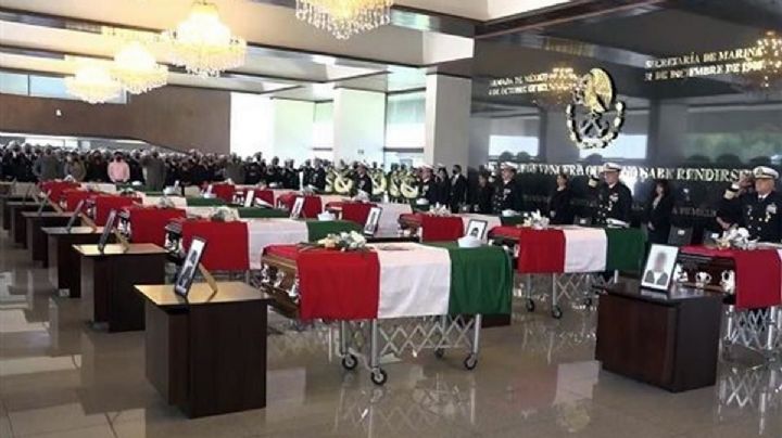 VIDEO: Rinden homenaje a marinos que murieron tras caía de helicóptero en Sinaloa