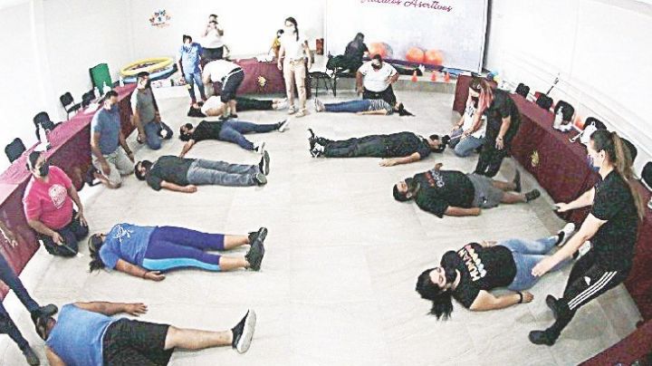 Brindan taller para padres