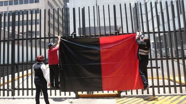 Telefonistas levantan huelga en Telmex