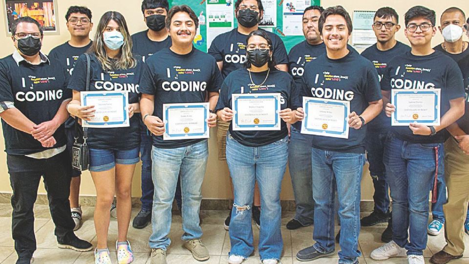 Los participantes recibieron un diploma en el que consta el nuevo conocimiento adquirido.
