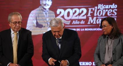 Firma AMLO iniciativa para eliminar horario de verano; va al congreso