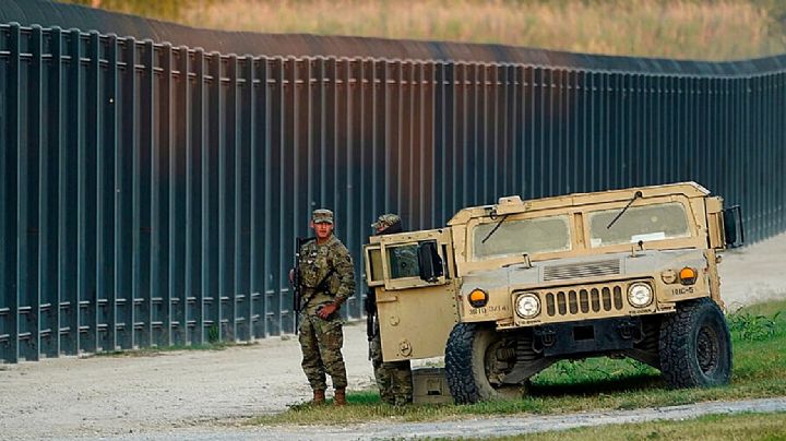 Ley de Abbott para que policías estatales capturen migrantes, claro desafío a Biden