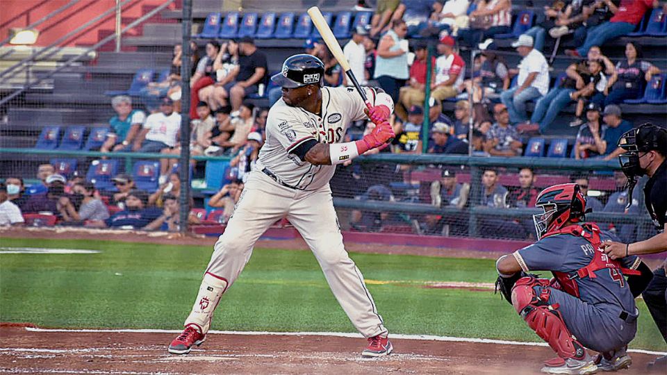 Kennys Vargas pegó su jonrón 16 de la temporada, anoche en el segundo juego de la serie ante Campeche.