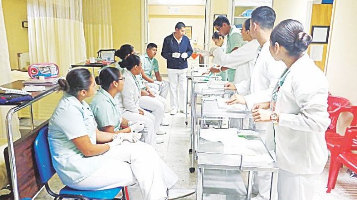 Regresan a clases 900 en Enfermería