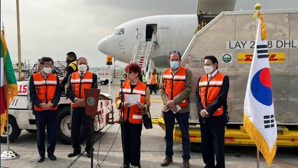 Las vacunas llegaron esta mañana al Aeropuerto Internacional de la Ciudad de México