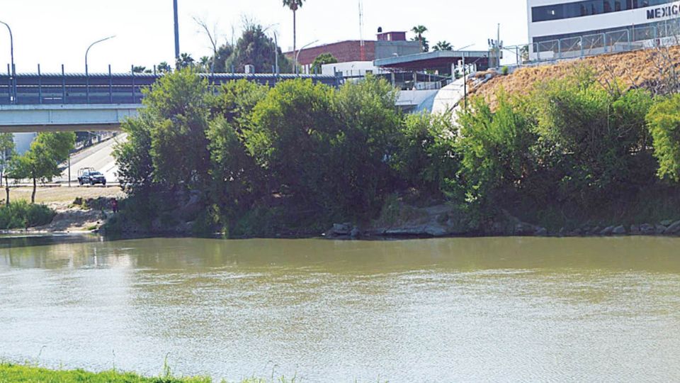 nEl río Grande o río Bravo es la única fuente de agua potable en esta región de la frontera.