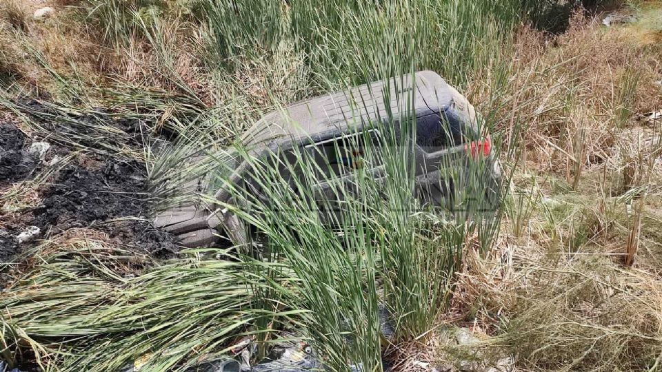 La camioneta quedó en el fondo del pozo