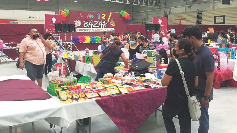 El Polyfórum La Fe fue la sede del primer bazar de útiles escolares, calzado y uniformes.