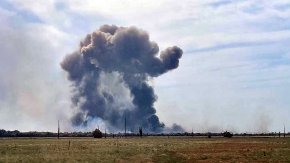 El fuego, presuntamente provocado, habría avanzado hasta la habitación de municiones, desatando así una importante explosión