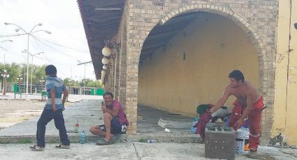 Es padre soltero; va de feria en feria