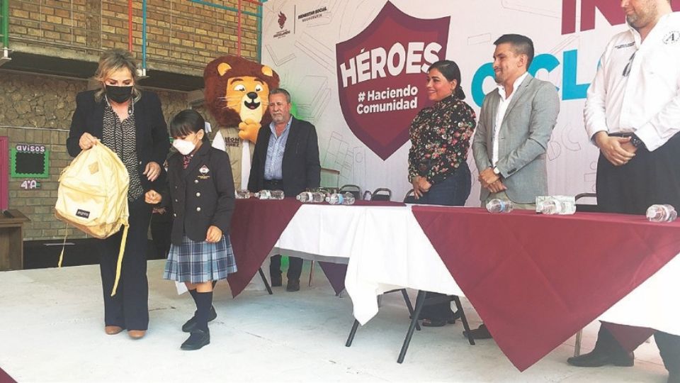 Los colegios Bilingüe Británico y Colegio Anglo Español apoyarán con las becas de los nueve niños y siete niñas seleccionados que cursarán este ciclo escolar en sus instalaciones.

