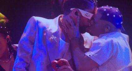 Bad Bunny le da tremendo beso a su bailarín en los MTV VMAs |VIDEO