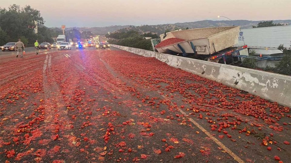 miles de tomates quedaron esparcidos