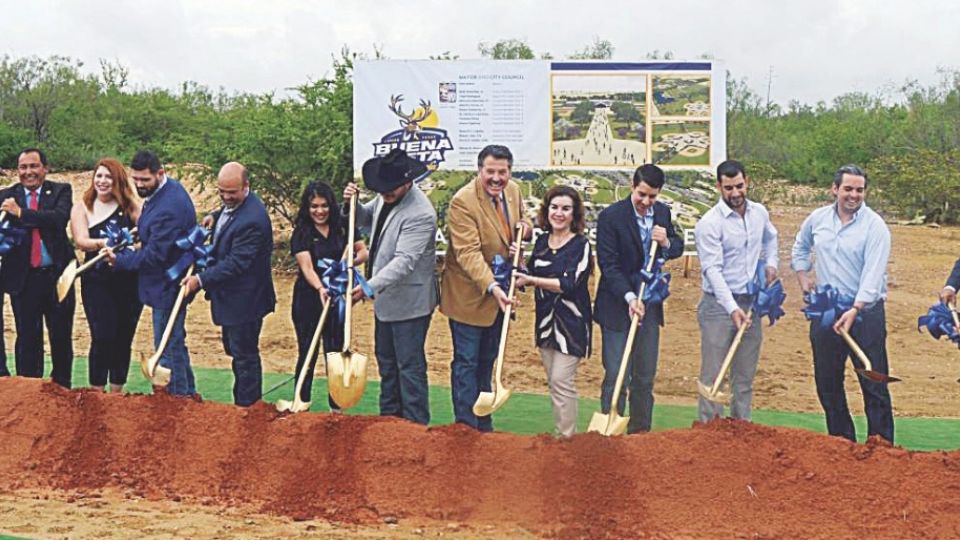 El proyecto incluirá canchas de volibol de playa, gimnasio, juegos infantiles, anfiteatro al aire libre, tres presas, puente peatonal, alumbrado, muelles de pesca, juegos de agua, áreas de recreo familiar y senderos para caminar