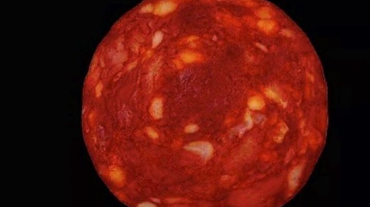 Troleo nivel: Científico presenta supuesta imagen de estrella roja; era una rebanada de chorizo