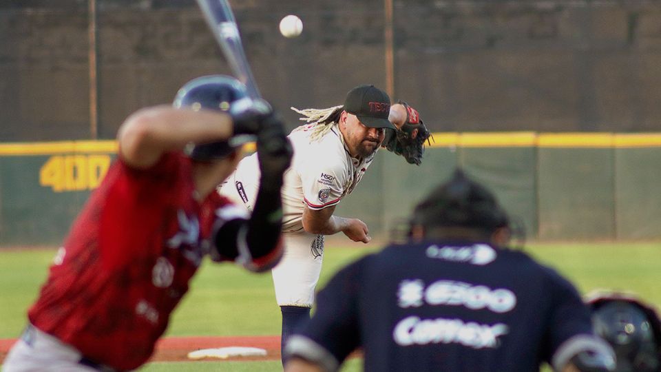 Williams Pérez (4-5) volvió al triunfo con cinco innings trabajados de una carrera limpia