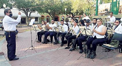 Bailan a buen ritmo con los ‘Jueves de Plaza’