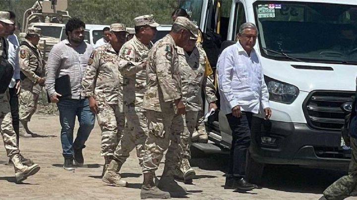 VIDEO: López Obrador llega a la mina inundada a supervisar trabajos de rescate