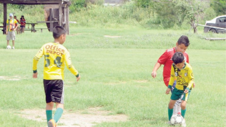 La activida del futbol infantil regresa a la Liga Escolar