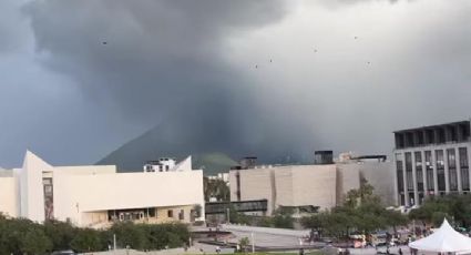 Les llueve a regios en su tarde de Grito de Independencia