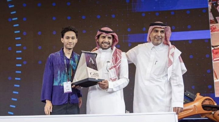 Neolaredense Alan Ixba Zárate triunfa en Arabia Saudita con instalación artística | VIDEO