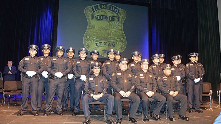 Se gradúan 16 nuevos elementos de la Policía de Laredo