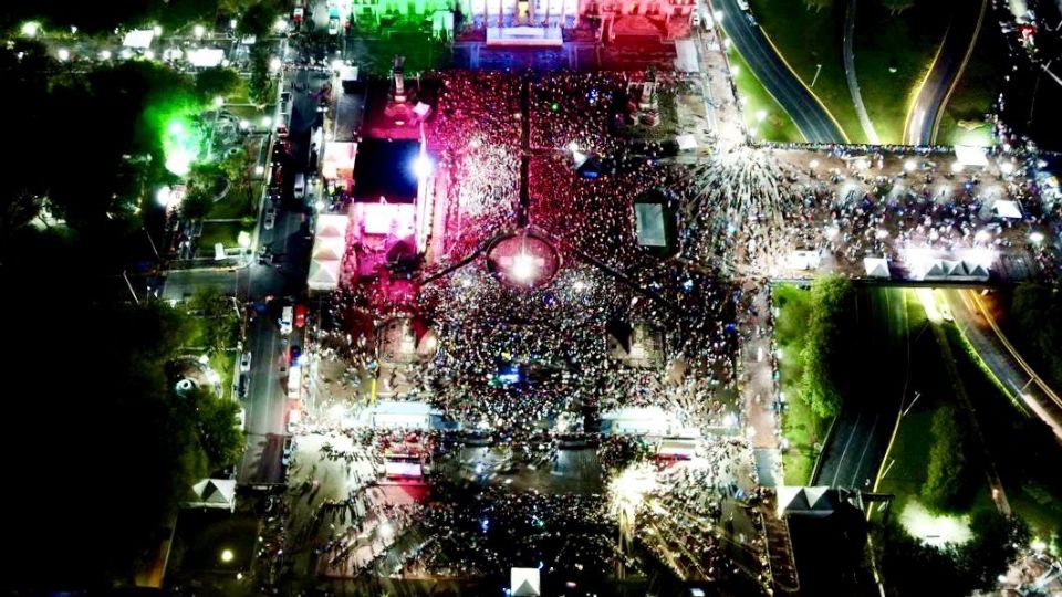 La Macroplaza lució abarrotada para el Grito de Independencia.